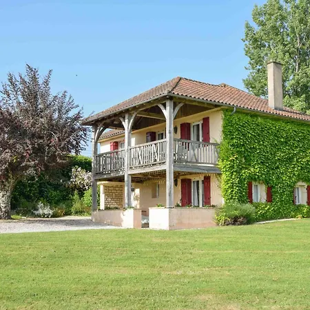 Domaine D'essendieras Hotel 3*