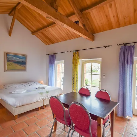 Hotel Domaine D'essendiéras Saint-Médard-dʼExcideuil