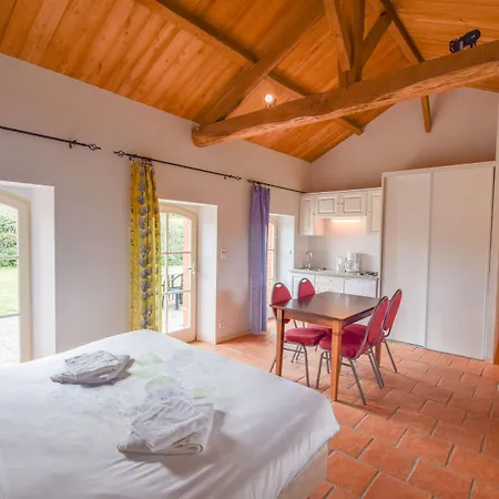 Hotel Domaine D'essendiéras